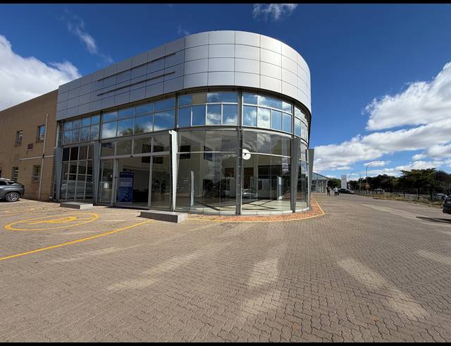2,227.20M² SHOWROOM TO LET IN BRUMA